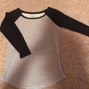 Quarter length sleeved top
